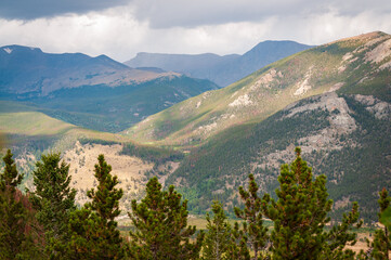 Fototapeta na wymiar Rugged Landscape of Rocky Mountain National Park