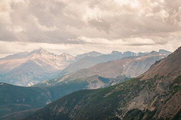 Obraz na płótnie Canvas Hazy Mountain View, Rocky Mountain National Park