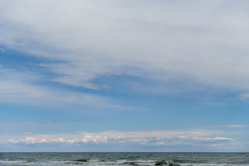 Obraz premium Himmel mit Wolken am Horizont