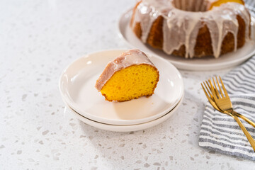 Simple vanilla bundt cake from box cake