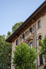Fototapeta na wymiar façade of a building with balconies in Rome