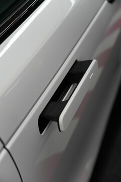 Greyscale shot of a Range Rover Evoque pop-out door handle