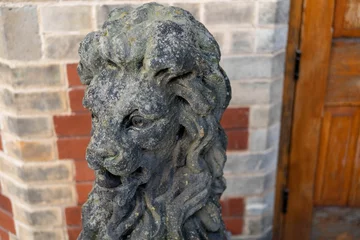 Foto op Plexiglas Historisch gebouw Traditional ornamental statue depicting a sitting lion, within a public park in the UK