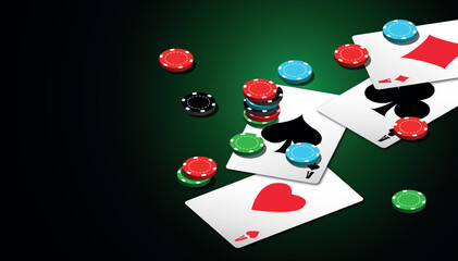 casinò, carte da poker con fiche sparse sul tappeto verde, concetto gioco d'azzardo, croupier