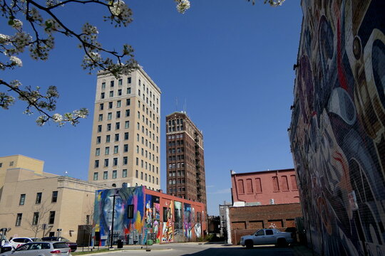 H&auml;user in down town Jackson, Michigan