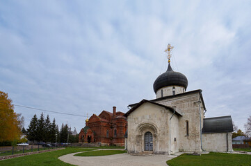 Fototapeta na wymiar St. George's Cathedral in the city of Yuriev-Polsky, Russia.