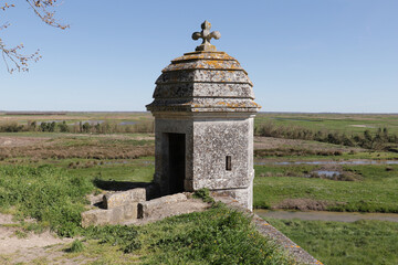 Citadelle fortifiée de Brouage avec des anciens marais salants, des marécages et des prairies humides. Naissance de Samuel de Champlain, fondateur de la ville de Québec 