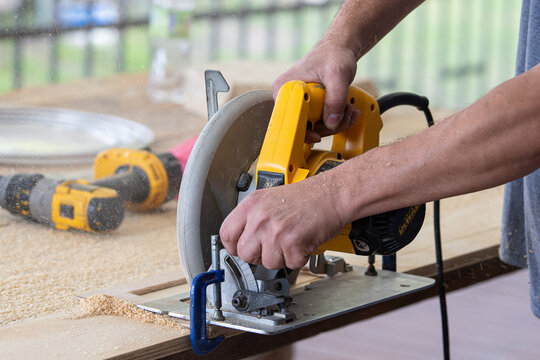 Luther&iacute;a armado de bombos e instrumentos de percusi&oacute;n