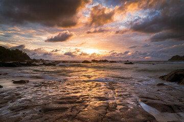 Obraz premium Best sunset over the sea on a tropical beach in wediombo beach, central java, indonesia