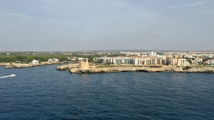Fototapeta premium chenal d'entrée à port mahon sur l'ile de Minorque aux Baléares, Espagne