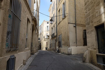 Fototapeta na wymiar Rue typique, ville de Montpellier, département de l'Hérault, France