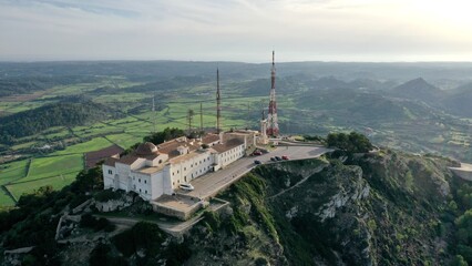 abbaye et &eacute;glise au sommet du monte toro sur l'&icirc;le de Minorque aux bal&eacute;ares (Espagne)