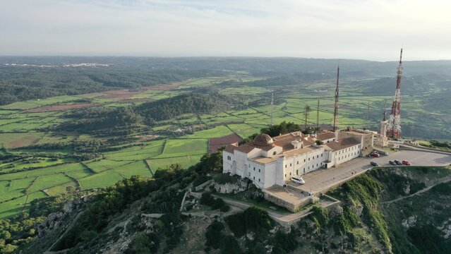 abbaye et &eacute;glise au sommet du monte toro sur l'&icirc;le de Minorque aux bal&eacute;ares (Espagne)
