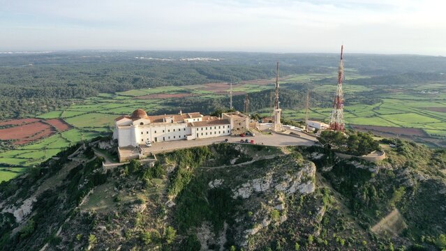 abbaye et &eacute;glise au sommet du monte toro sur l'&icirc;le de Minorque aux bal&eacute;ares (Espagne)