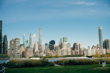 Fototapeta na wymiar NEW YORK CITY - sep 2022: View of Manhattan, New York, from Domino Park in Brooklyn.