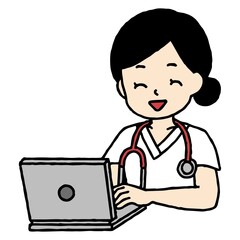 笑顔でパソコン作業をしている看護師の女性