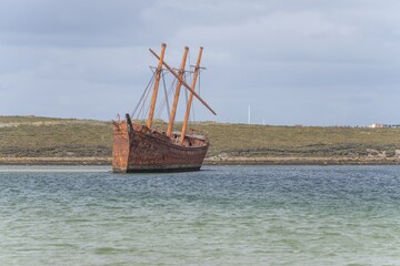 Ein altes Walfänger Wrack in Whalebone Cove vor Stanley auf den Falklandinseln. Stanley im...