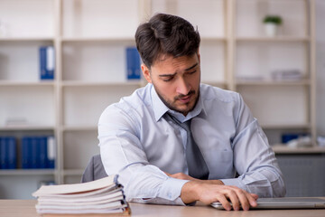 Naklejka premium Young male employee working in the office
