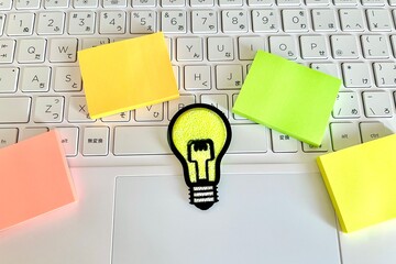 アイディアを話し合ってビジネスを生み出す