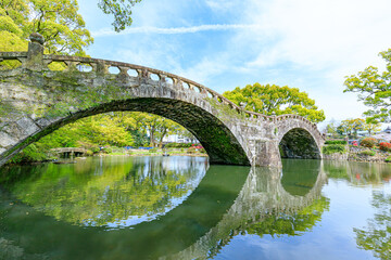 春の諫早公園の眼鏡橋　長崎県諫早市　Spectacles Bridge in Isahaya Park in spring....
