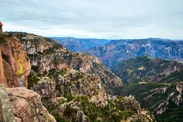 Fototapeta na wymiar mountains in winter with cloudy sky , copper canyon with clouds of rain in divisadero, chihuahua mexico 