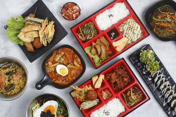 Fototapeta na wymiar Freshly cooked assorted Korean food