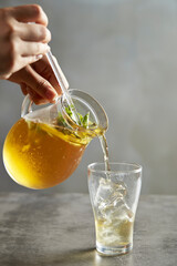 tea with lemon and mint	