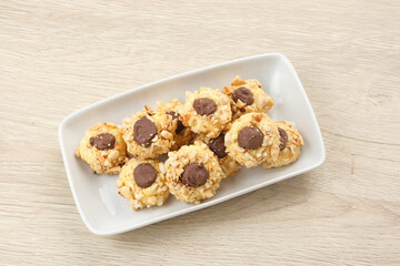 Thumbprint Peanut Cookies filled with nutella and peanut crumbs. Popular during Eid al Fitri in Indonesia
