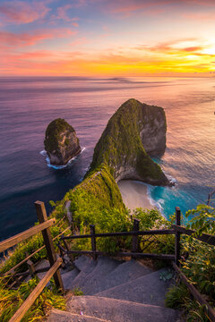amazing view of kelingking beach in nusa penida, indonesia