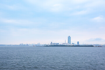 Naklejka premium 大阪湾から望む大阪南港