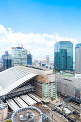 大阪梅田の中心地のビル群と大阪駅