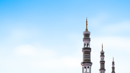 Obraz premium Mosqur Dome on Blue Sky Background,Ramadan Arab Architecture Islamic Arabic Religion Muslim Islam Holy,Traditional Arabial Mubarak ,New Year Muharram,Eid al-fitr,Arabic Eid Al-adha Kareem Allah.