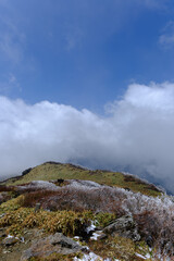 Fototapeta na wymiar 日本の四国にある春先の笹ヶ峰頂上から見た雪が残る風景