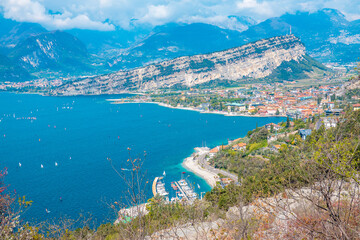 Obraz premium Lake Garda in springtime