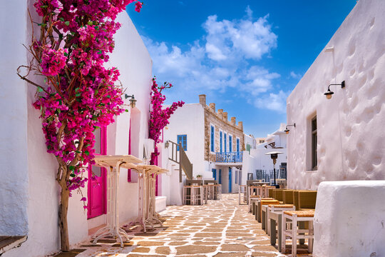 Fototapeta Beautiful alleyways of Greek islands town on sunny summer day.