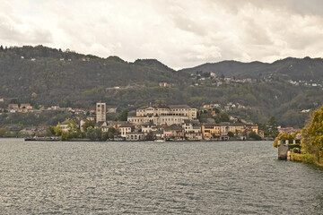 Obraz premium Il Lago d'Orta e l'Isola di San Giulio - Piemonte