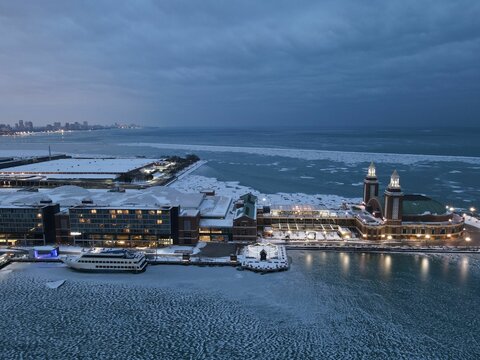Fototapeta Aerial view of the city of Chicago, Illinois, on a snowy winter day