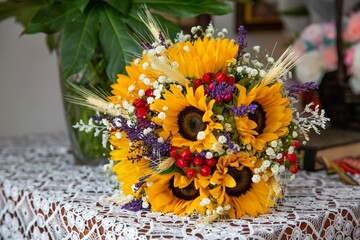 Closeup shot of a beautiful bright orange sunflower bouquet