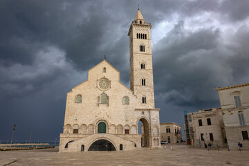 Obraz premium TRANI, ITALY, JULY, 8, 2022 - The Basilica Cathedral of the Blessed Virgin Mary of the Assumption in Trani, Apulia, Italy