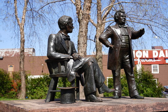 Memorial Statue Of Abraham Lincoln And Stephen A. Douglas During The 1858 Presidential Debate.