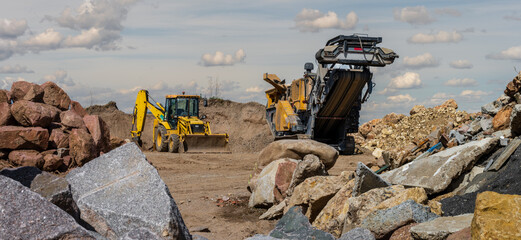 Producteur d’agrégats, machines lourdes servant au traitement des roches et des pierres