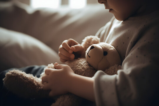 Jeune enfant jouant avec son nounours &raquo; IA g&eacute;n&eacute;rative