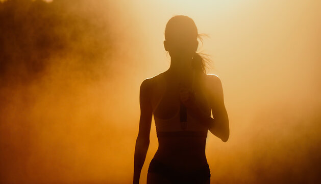 silhouette of a woman, portrait of a woman backlit while running, image generated with artificial intelligence