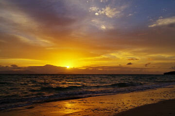 沖縄県小浜島　美しい朝焼け