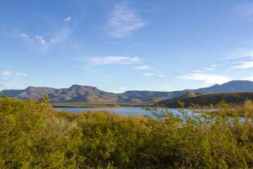 Fototapeta na wymiar Theodore Roosevelt Lake with high water in spring 2023