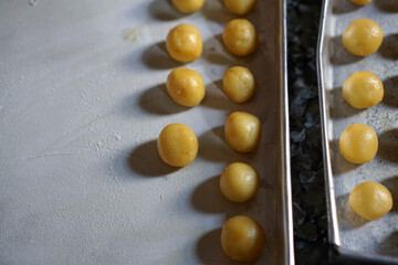 The process of making pineapple cakes. Indonesian cakes are usually served during Eid al-Fitr.                                                      