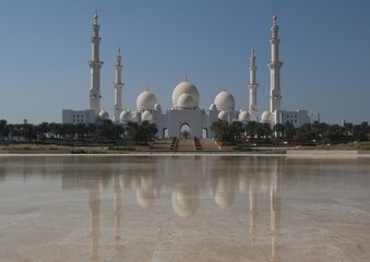 Sheikh Zayed Grand Mosque reflection