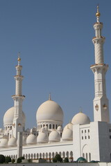 Fototapeta na wymiar The amazing architecture of the Sheikh Zayed Grand Mosque in Abu Dhabi 