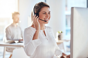 Call center, computer and friendly with woman in office for customer service, technical support and advice. Technology, contact us and communication with employee operator in help desk agency - obrazy, fototapety, plakaty