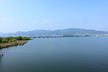 琵琶湖に架かる近江大橋